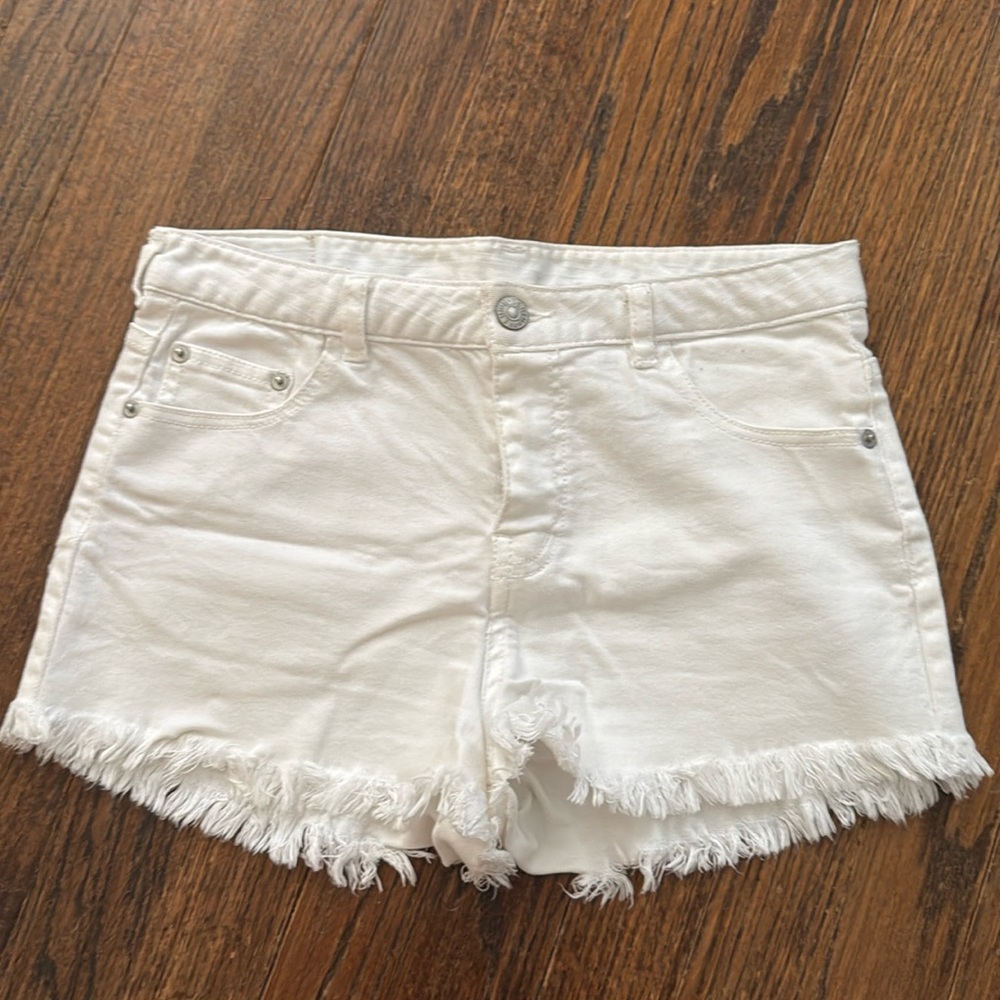 Love Tree Denim White Shorts Size Small. PLUS BONUS pair of light washed shorts!